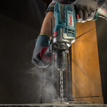 دریل چکشی 13 میلی‌متری Ronix 2215 در حالت عملکرد